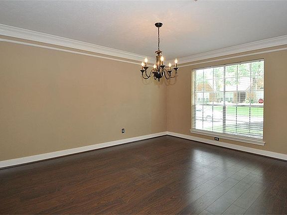 5th image of 3118 Hickory Falls Dr