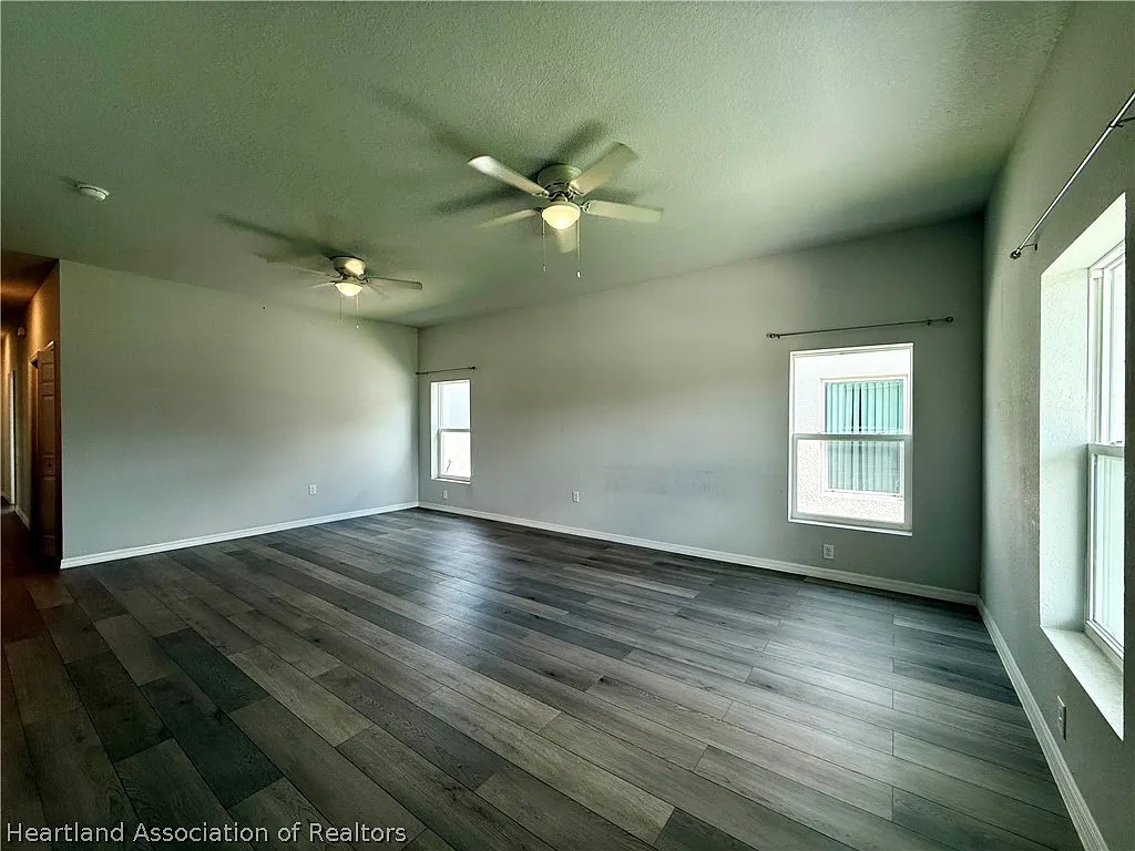 3 bed, 2.0 bath, 1270 sqft, $1,725 — Photo 2