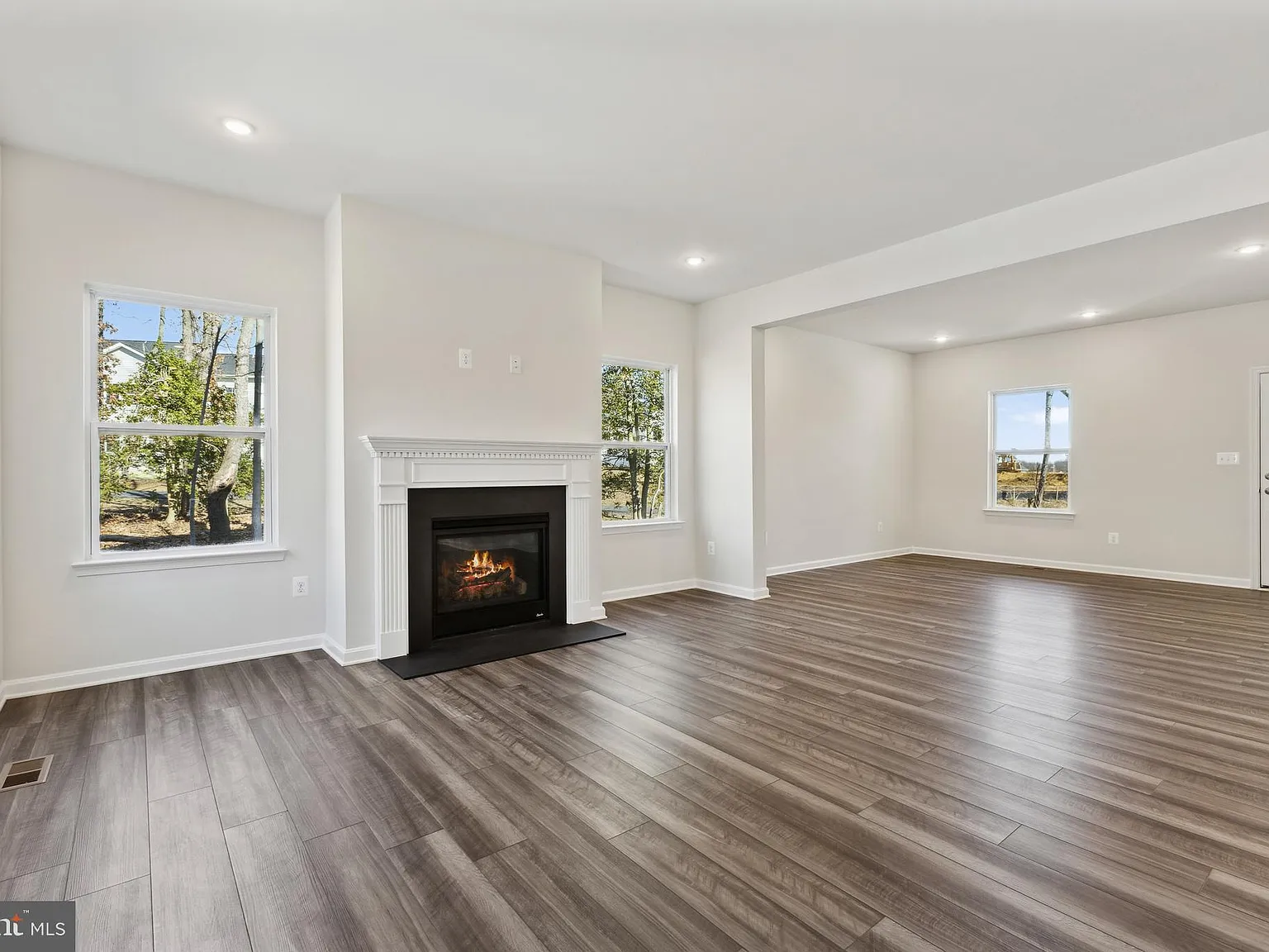 4 bed, 3.5 bath, 2120 sqft, $4,325 — Photo 3