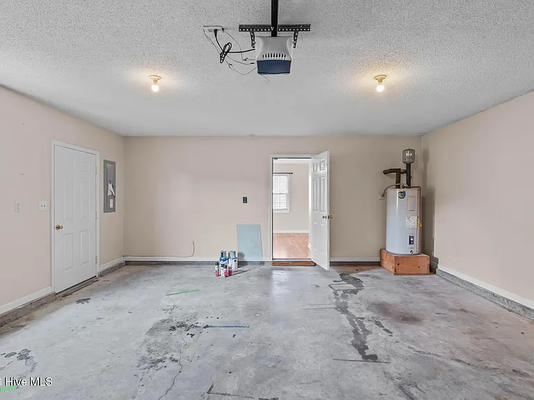 303 Mann St — Photo 22