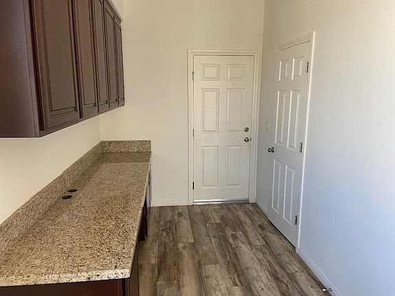5th image of 7166 Dayton Ave