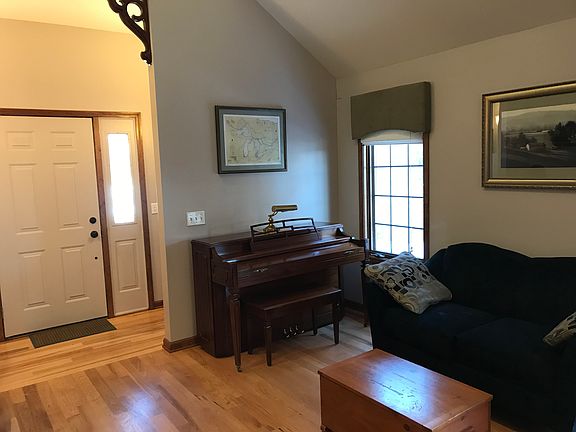 2nd image of 2717 Meadowwood Dr