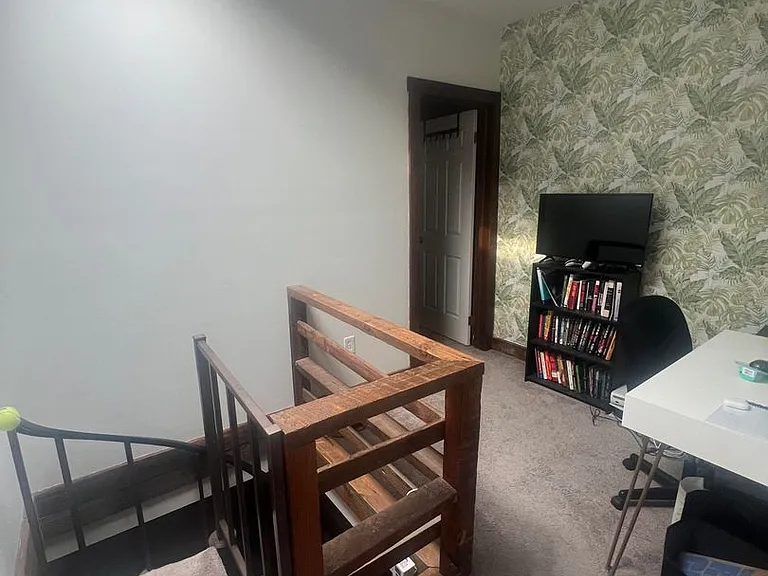 222 W Walnut St — Photo 14