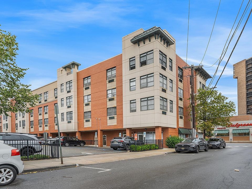1st image of 9252 Kennedy Blvd APT 204