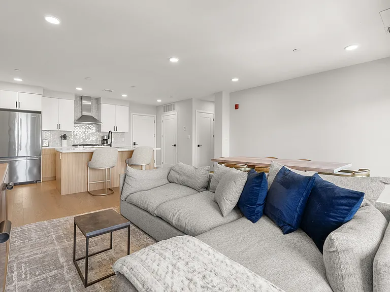 457 W Broadway #502 — Photo 8