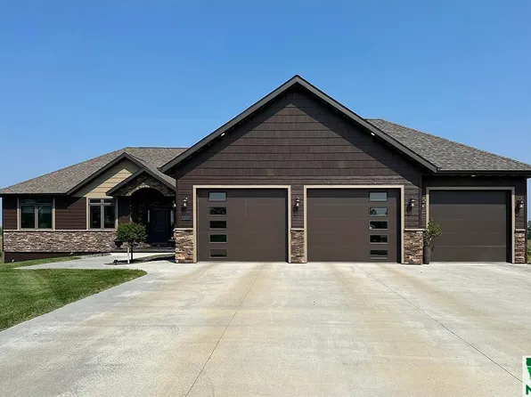 109 Andrews Ct, Alton, IA 51003