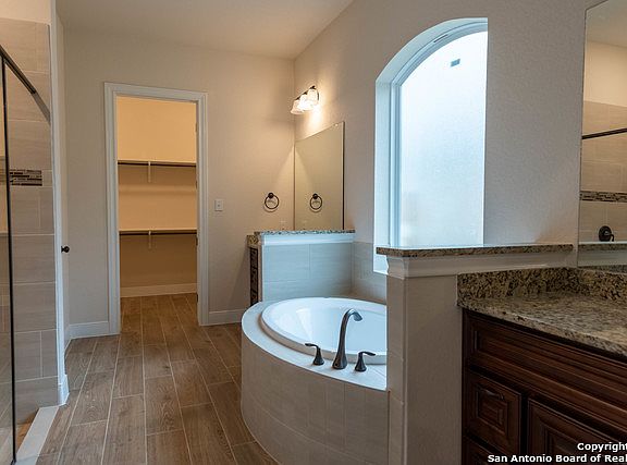 4th image of 578 Carriage House House 37