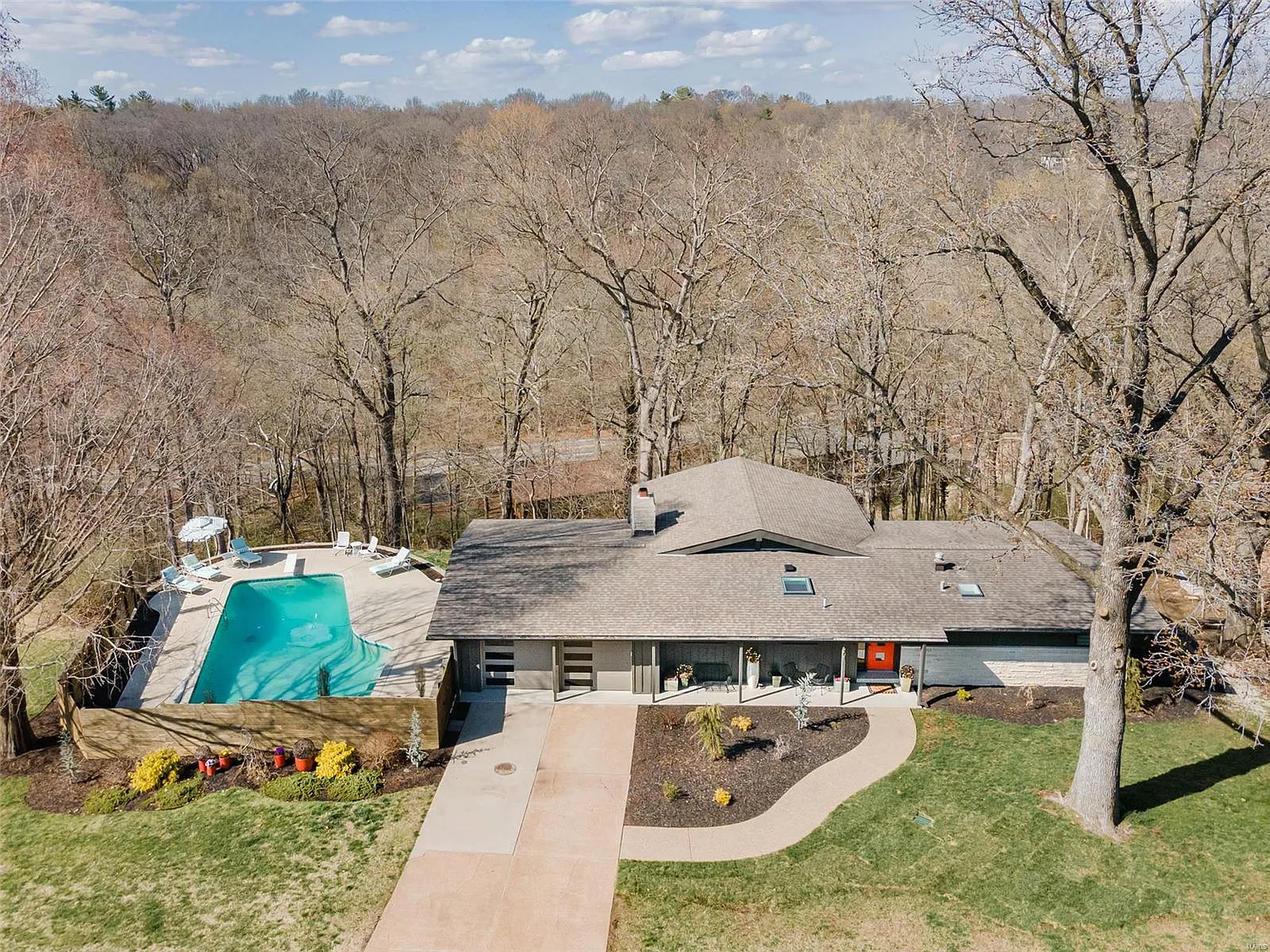 201 Horseshoe Dr photo 1