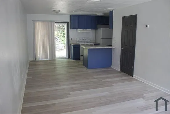 2 bed, 1000 sqft, $1,200 — Photo 3