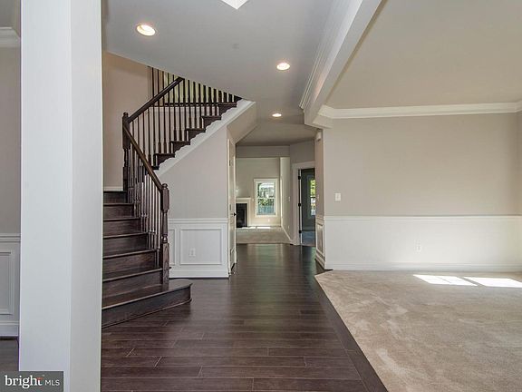 5th image of 7422 Sportsman Dr