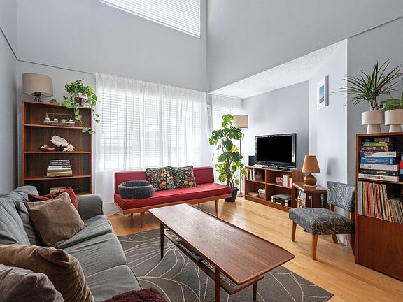 2nd image of 1345 Comox St #407