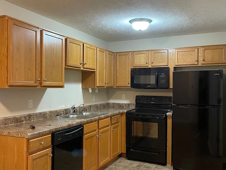 343 Upper Stone Ave #C — Photo 7