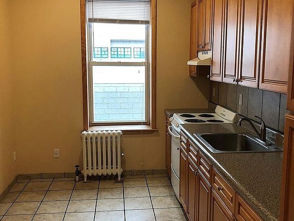 4th image of 3634 11th St APT 3R