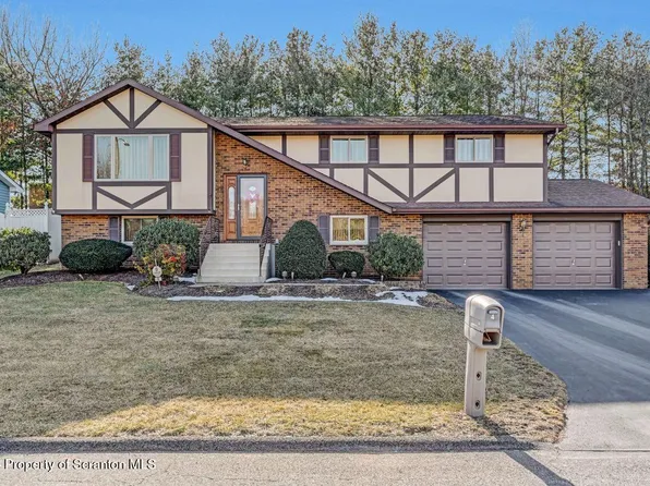 4 Marion Cir, Olyphant, PA 18447