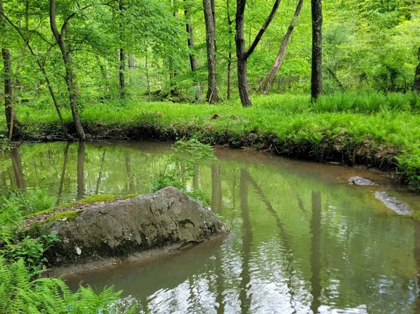 Maple St, Fairmont, WV 26554