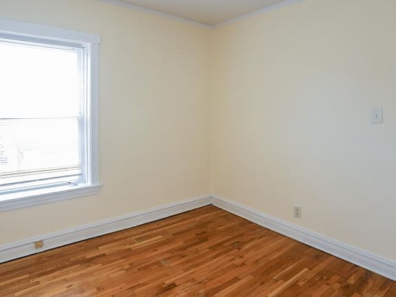 3rd image of 3529 1/2 N Broadway St APT 2E