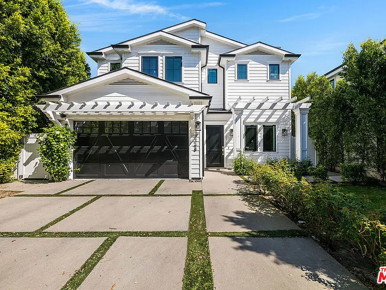 4268 Colbath Ave — Photo 2