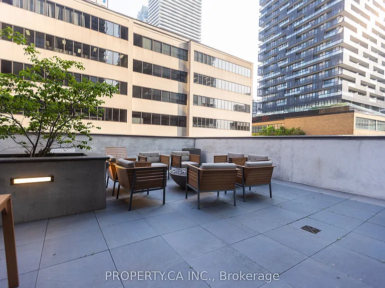 39 Roehampton Ave #4304 — Photo 16
