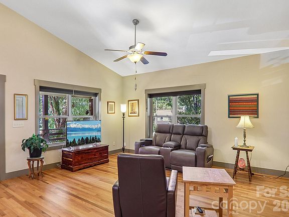 5th image of 137 Sulphur Springs Rd