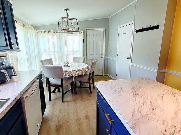 Kitchen / Dining