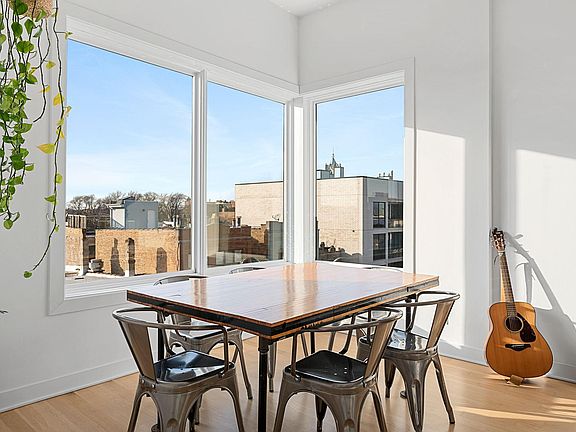 5th image of 2027 N Damen Ave #4