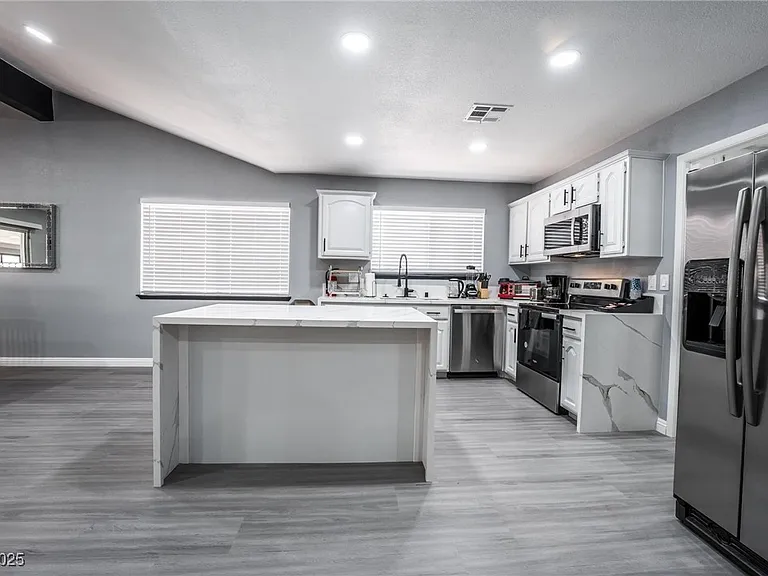 7439 Trudy Ln — Photo 25
