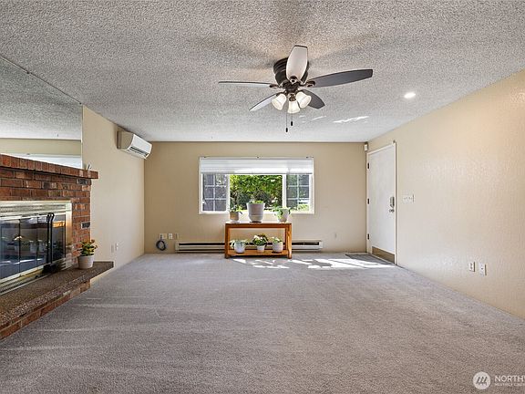 5th image of 3207 45th Avenue NE