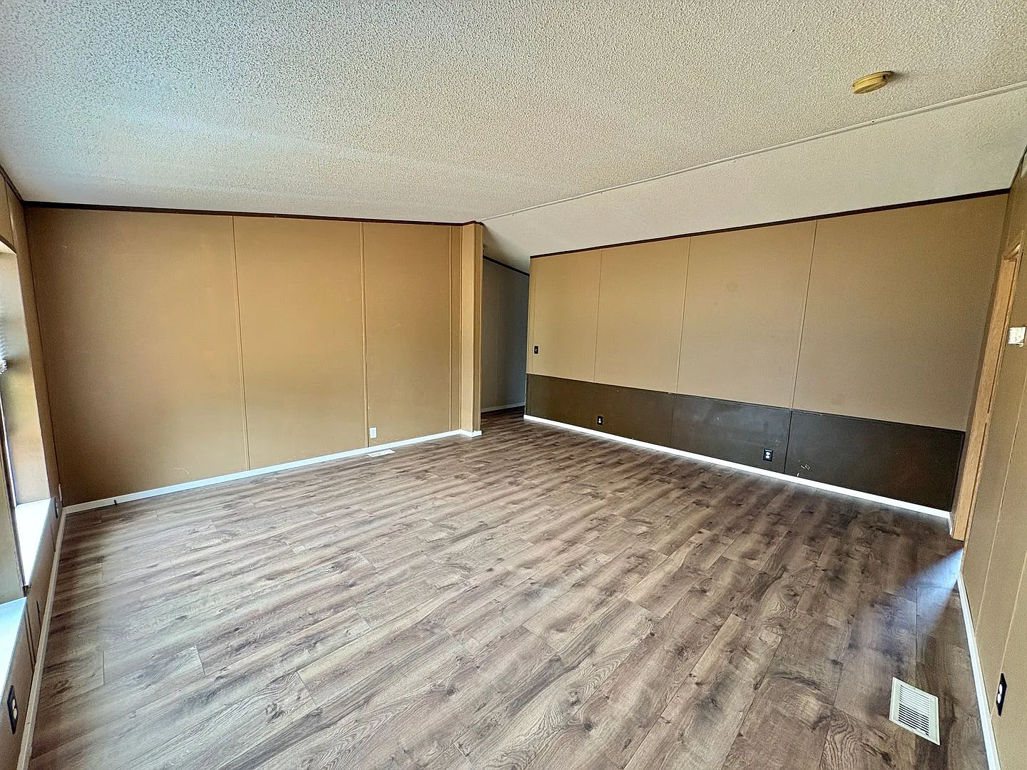 3 Bed 2 Bath Modular with New Flooring and Fridge! — Photo 4
