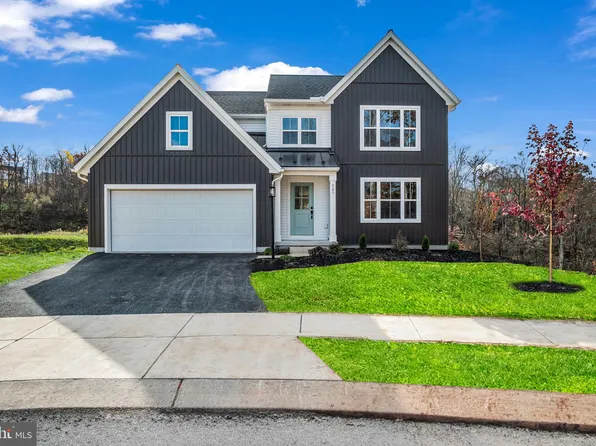 205 Red Maple Dr, Etters, PA 17319