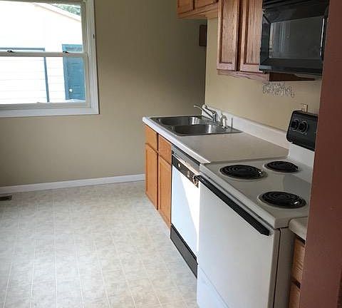 4th image of 4312 Meadow Ln
