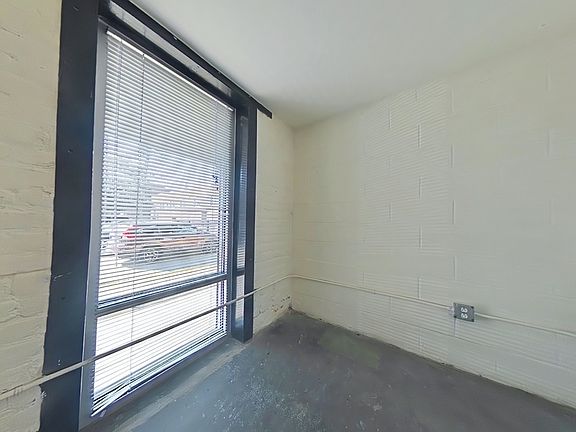 2nd image of 1011 W Marshall St #111