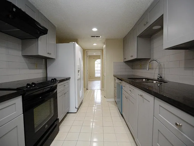 1370 Country Place Dr — Photo 9