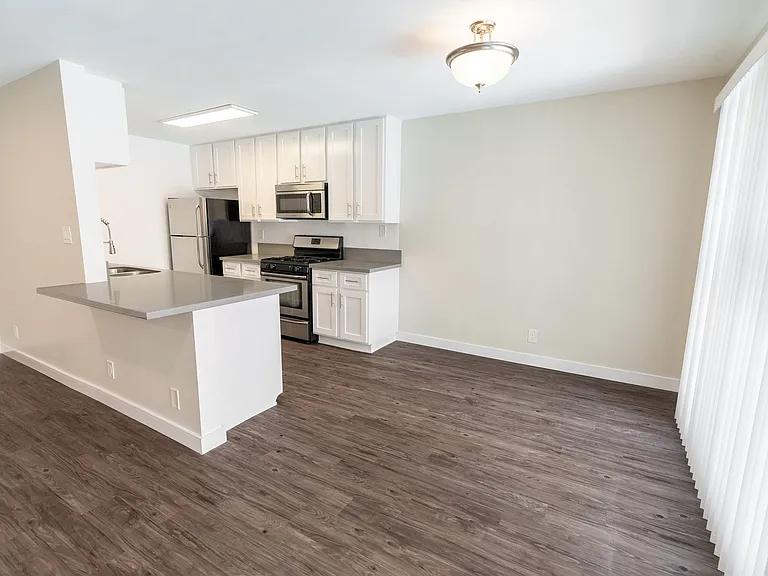 8375 Fountain Ave — Photo 19