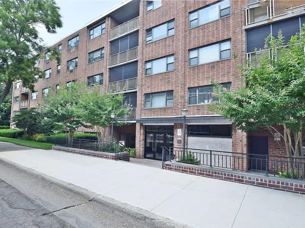 100 Clinton Avenue #3C, Mineola, NY 11501