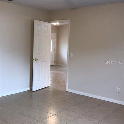 5th image of 717 Pelican Ct