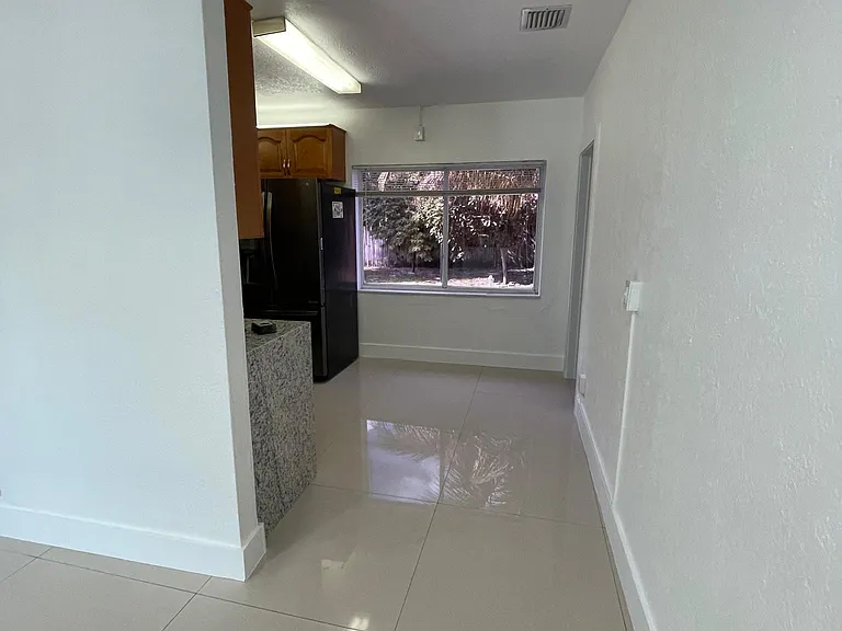 15760 NE 18th Ct — Photo 9