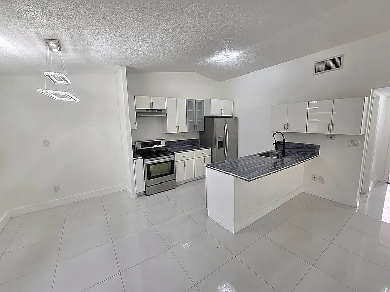 10345 SW 209th Ln — Photo 4