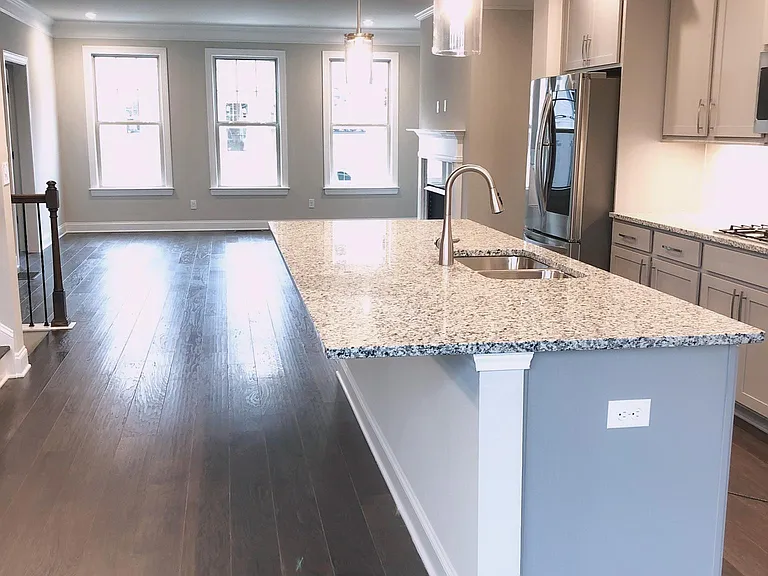 1385 Live Oak Ln — Photo 4