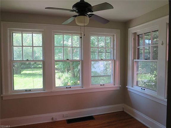3rd image of 3274 Beechwood Ave