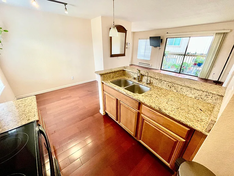 301 Glenwood Cir #147 — Photo 3