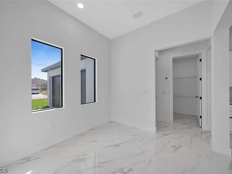 1426 NE 6th Ave — Photo 12