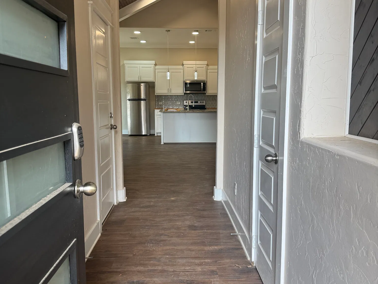 3 bed, $1,950 — Photo 2