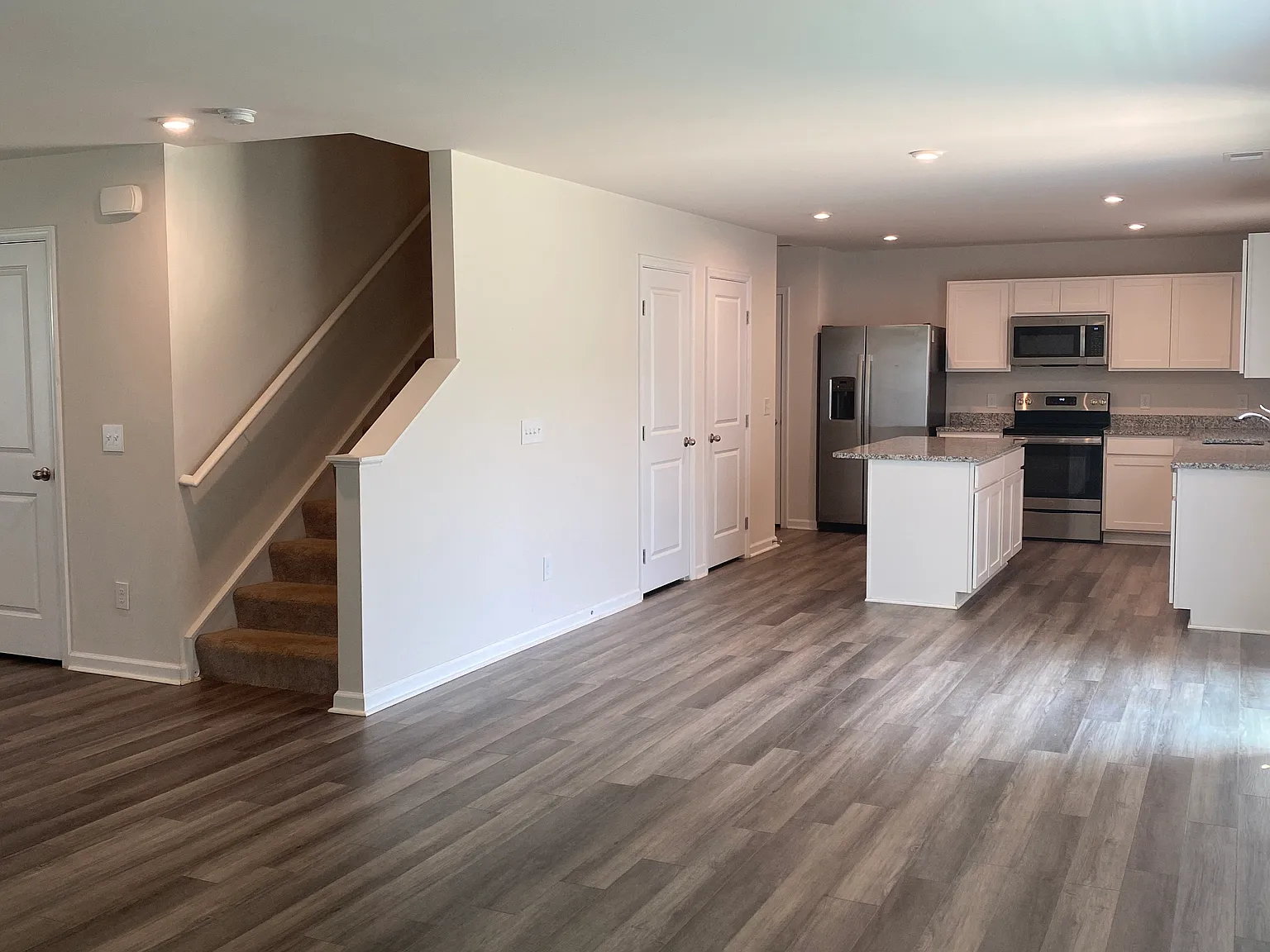 5 bed, 2.5 bath, 2200 sqft, $2,600 — Photo 4