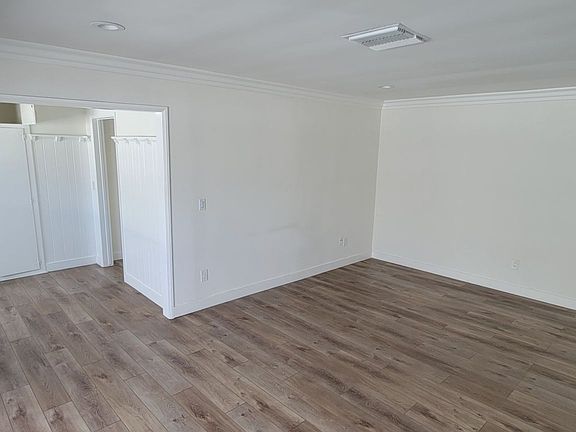3rd image of 4551 Hazeltine Ave APT 3