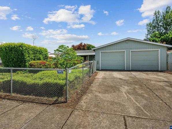 420 NE Dallas Dr, Dallas, OR 97338