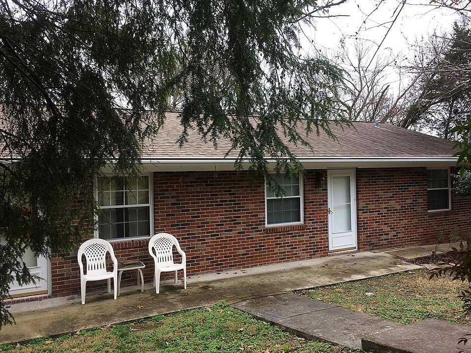 Front of building has sitting area
