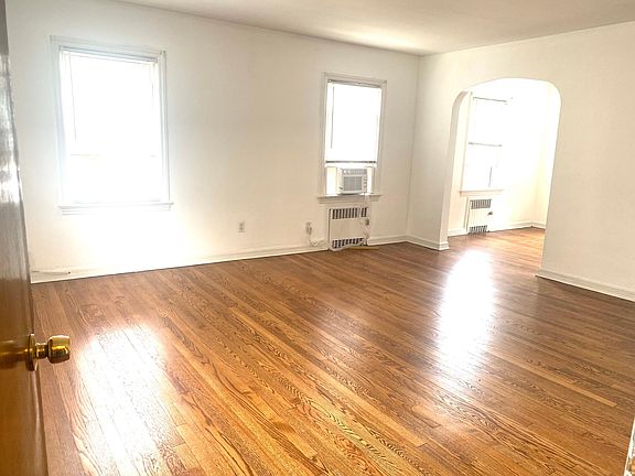 2nd image of 320 Green Ave Floor 1