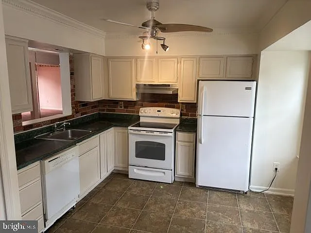 3 bed, 2.0 bath, 1312 sqft, $2,295 — Photo 2