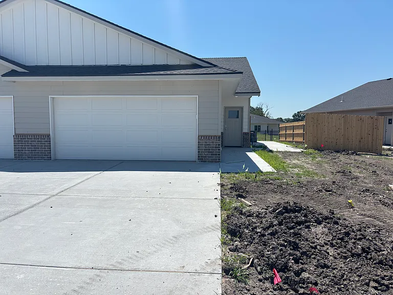 903 Fox Ridge St — Photo 11