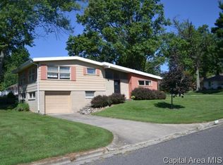 1 Newland Ln, Jacksonville, IL 62650